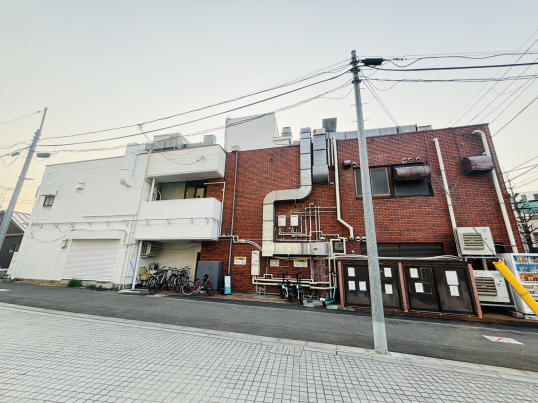 建物裏|