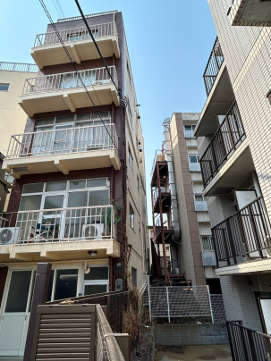 隣接建物との距離感①|