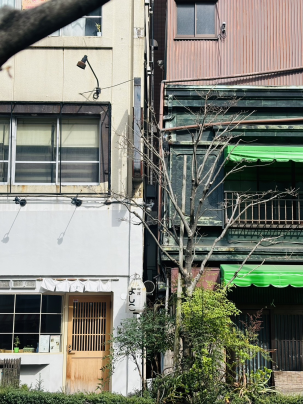 隣の建物との距離感②|