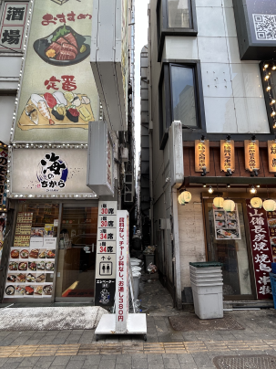 隣の建物との距離感|